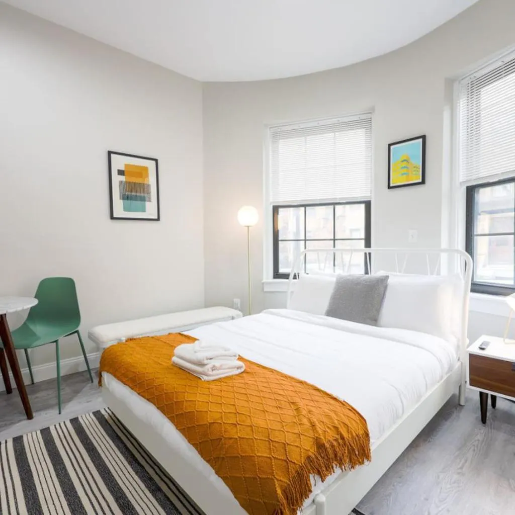 Photograph of Vibrant Studio in Prudential Area