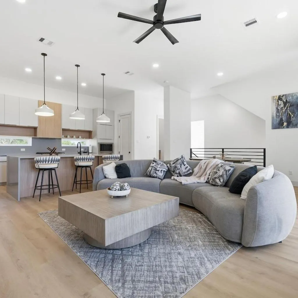 Photograph of Grand 3BR few mins to downtown