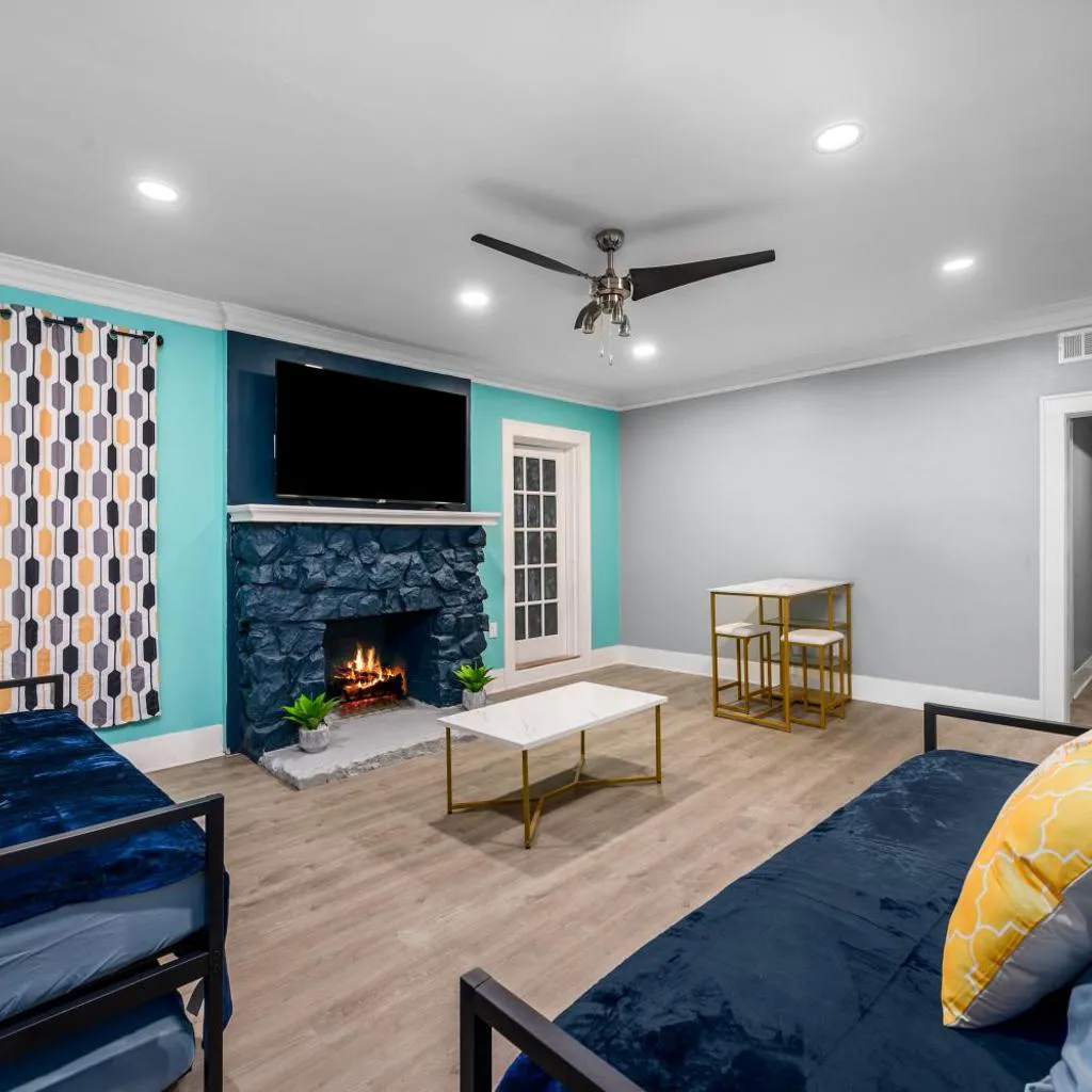 Photograph of Cozy Retreat in Midtown with Convenient Parking