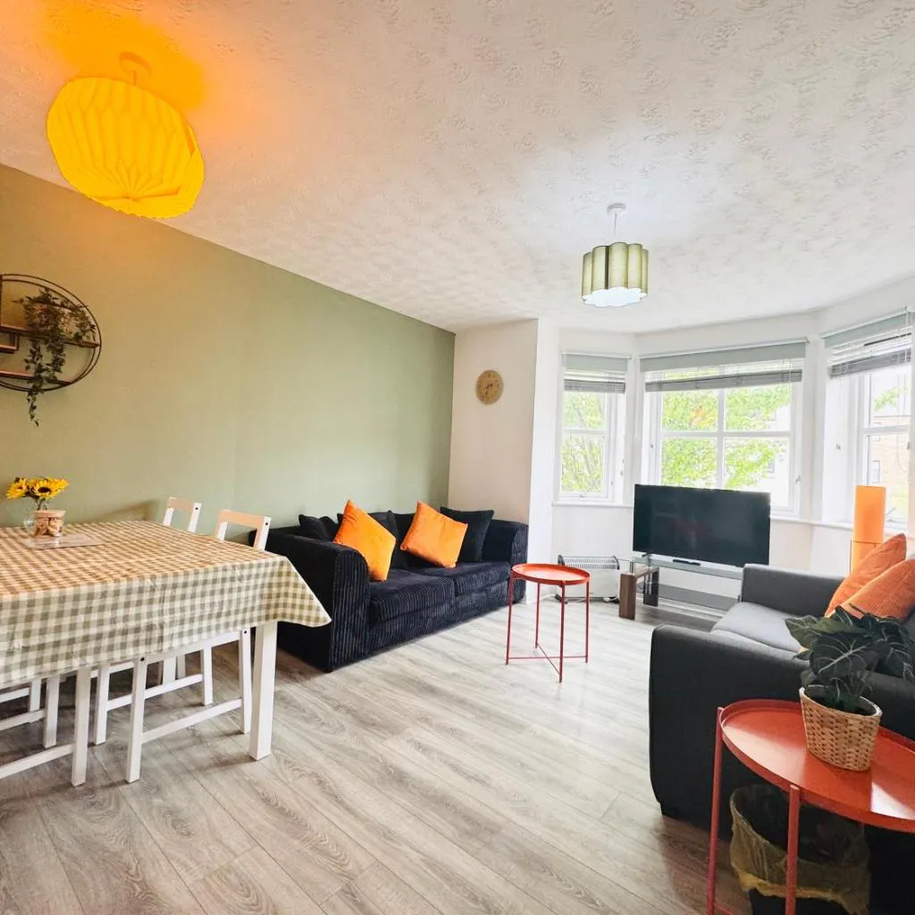 Photograph of Immaculate Central Retreat with Free Private Parking