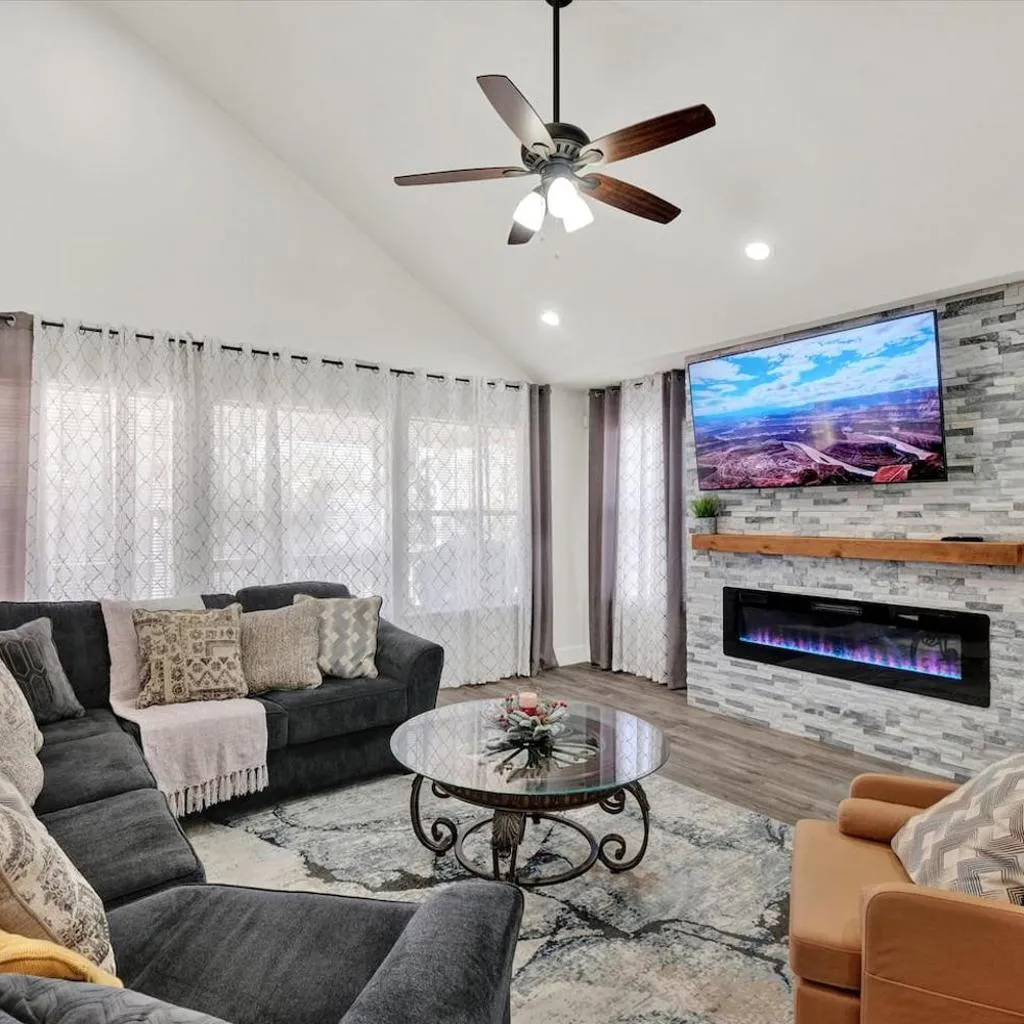 Photograph of Cozy home, Pool access between Sea-word & Sixflags