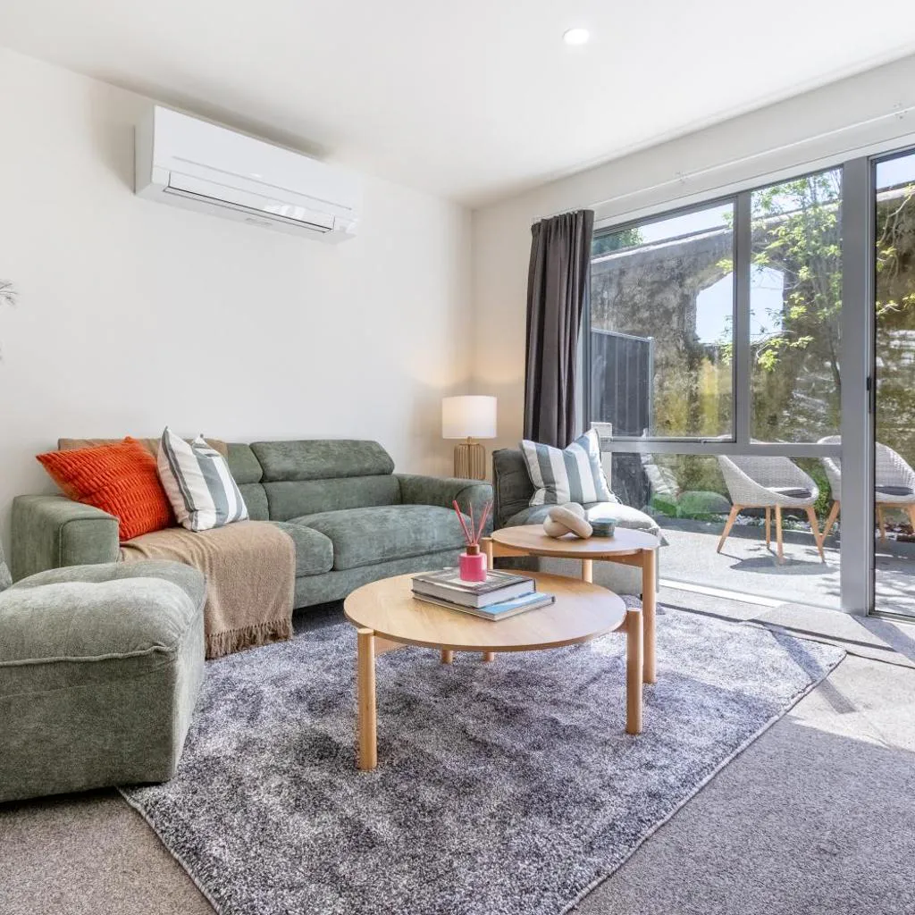 Photograph of 6BR Home Walk to Wolfbrook Arena and Hagley Park