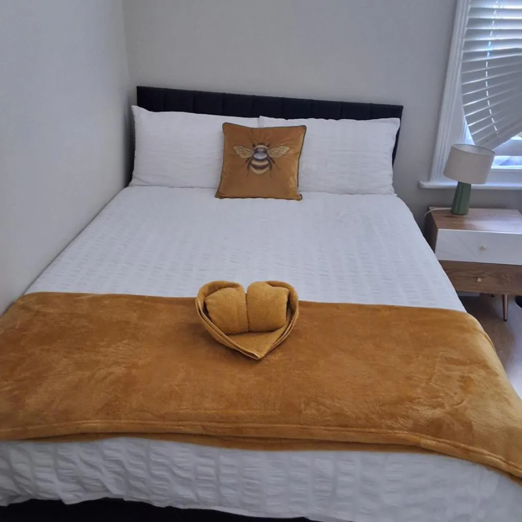 Photograph of Bright 2-Bed ground floor flat in Clapham North