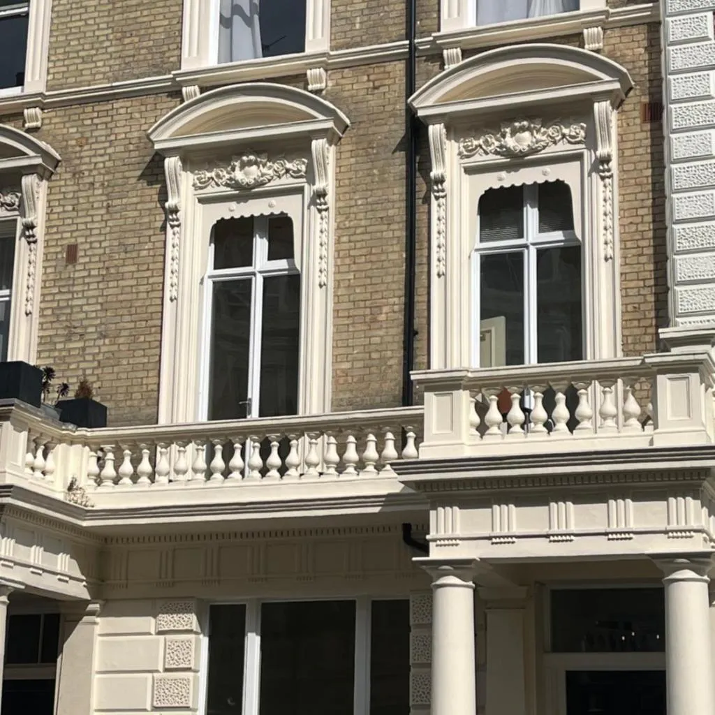 Photograph of Awesome Quiet 3 bedroom-2 bath Bayswater-Notting Hill very central flat with balcony beside Hyde Park and Kensington Palace Gardens