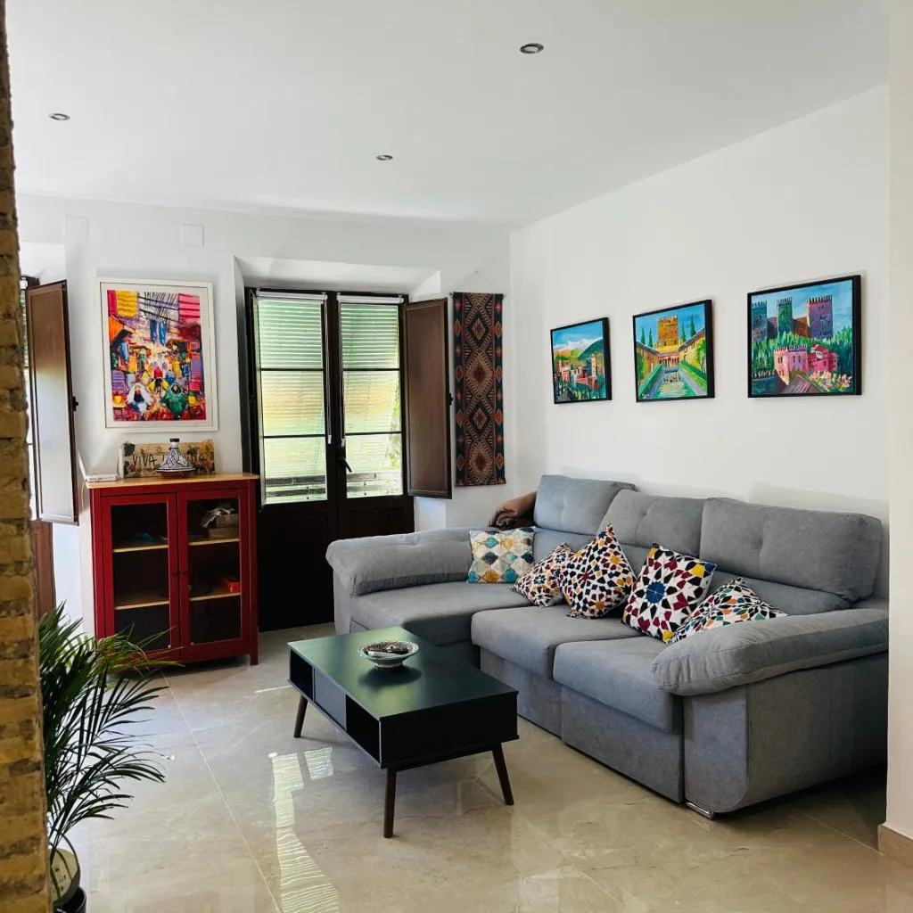 Photograph of Casa Anjelita es un espacioso alojamiento en el Bajo Albaicin, 3 dormitorios, todo climatizado, ideal para ocio o trabajo a un paso del centro historico y de la sede de la universidad