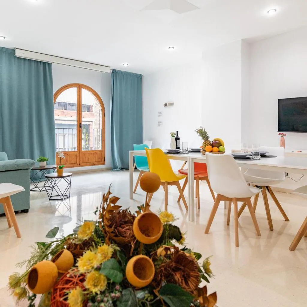 Photograph of Grand Villa Valencia- large groups-8 min to Center by Metro