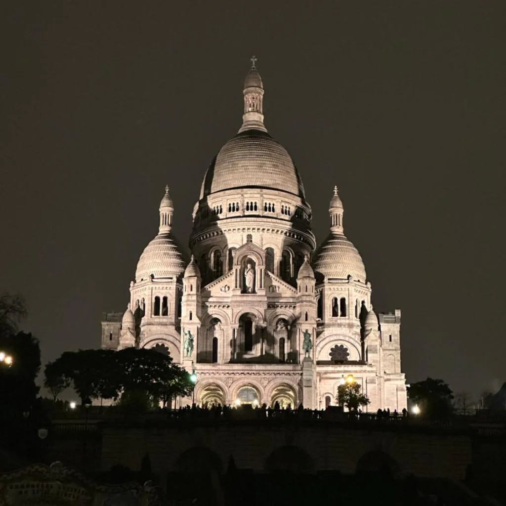 Photograph of a studio in heart of Montmart sacré coeur