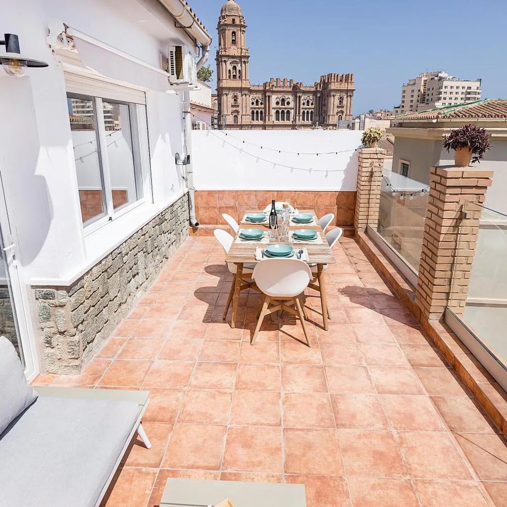 Photograph of Homey Apt- Ático con vistas a la catedral