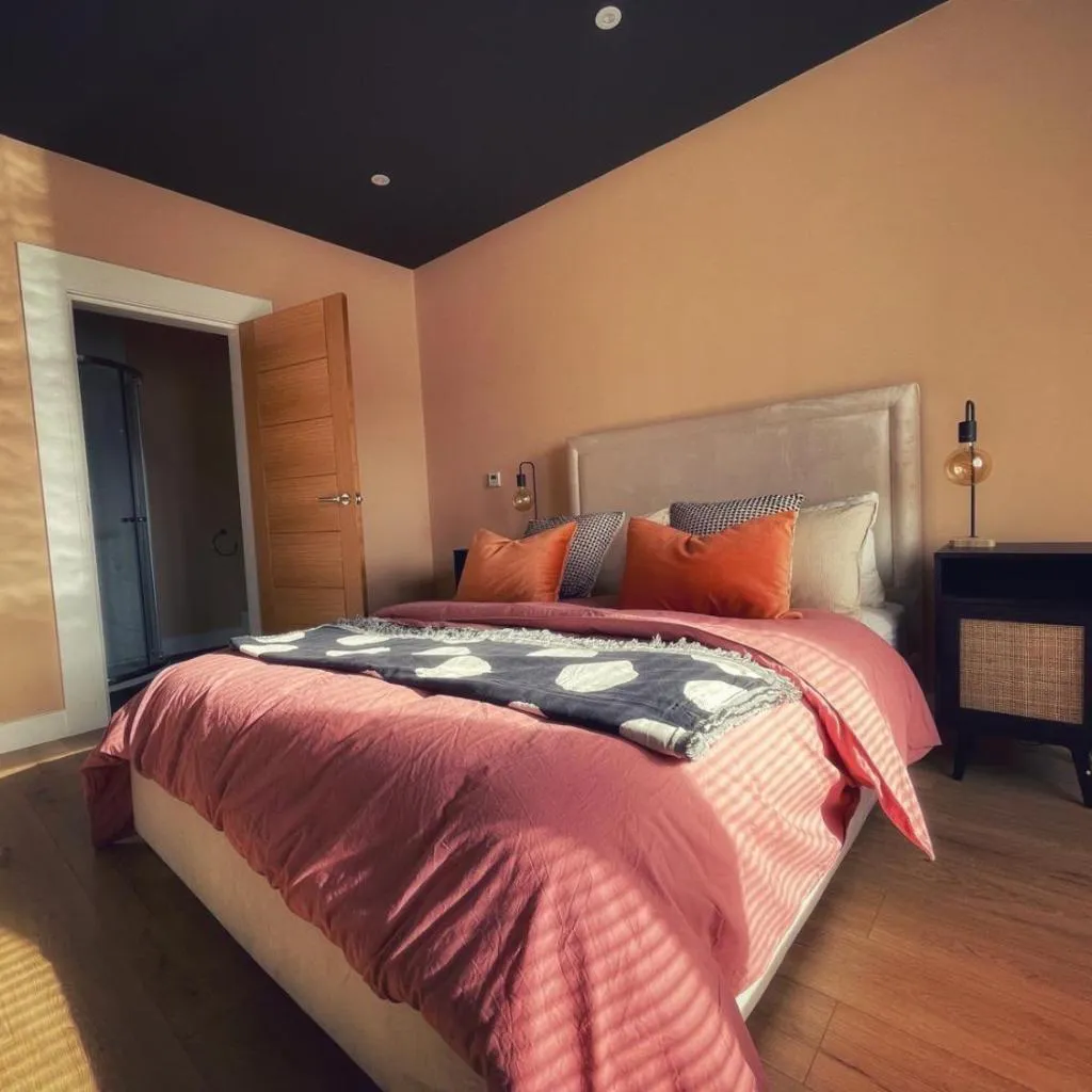 Photograph of 5 Bed house sleeps10 free parking pets city centre