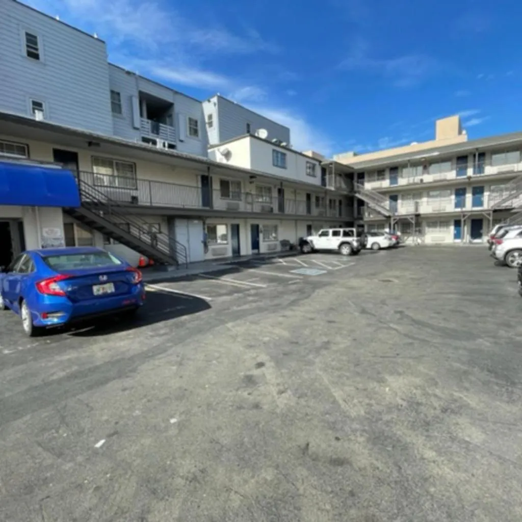 Photograph of Motel 6 San Francisco CA Lombard Street