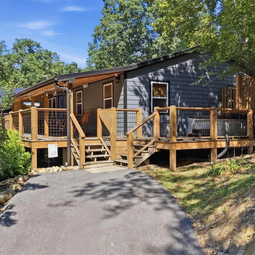 Photograph of Smokey Rooster Hot Tub Grill Pet Friendly Games