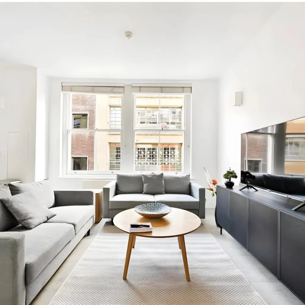 Photograph of Luxury City of London Family, Tourist, Professional Accomodation - St Pauls Cathedral - Tottenham Court Road - Oxford Street - Sleeps 8