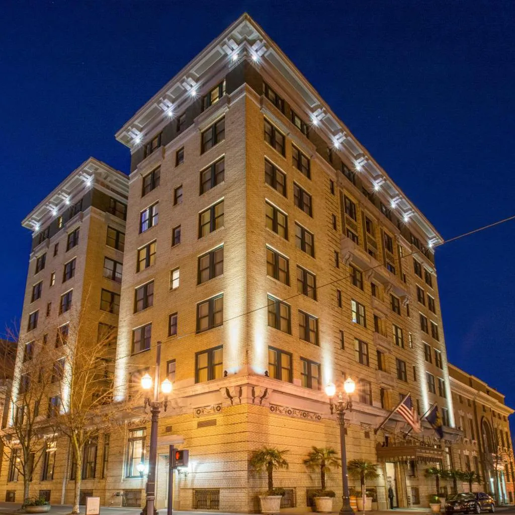 Photograph of Hotel DeLuxe