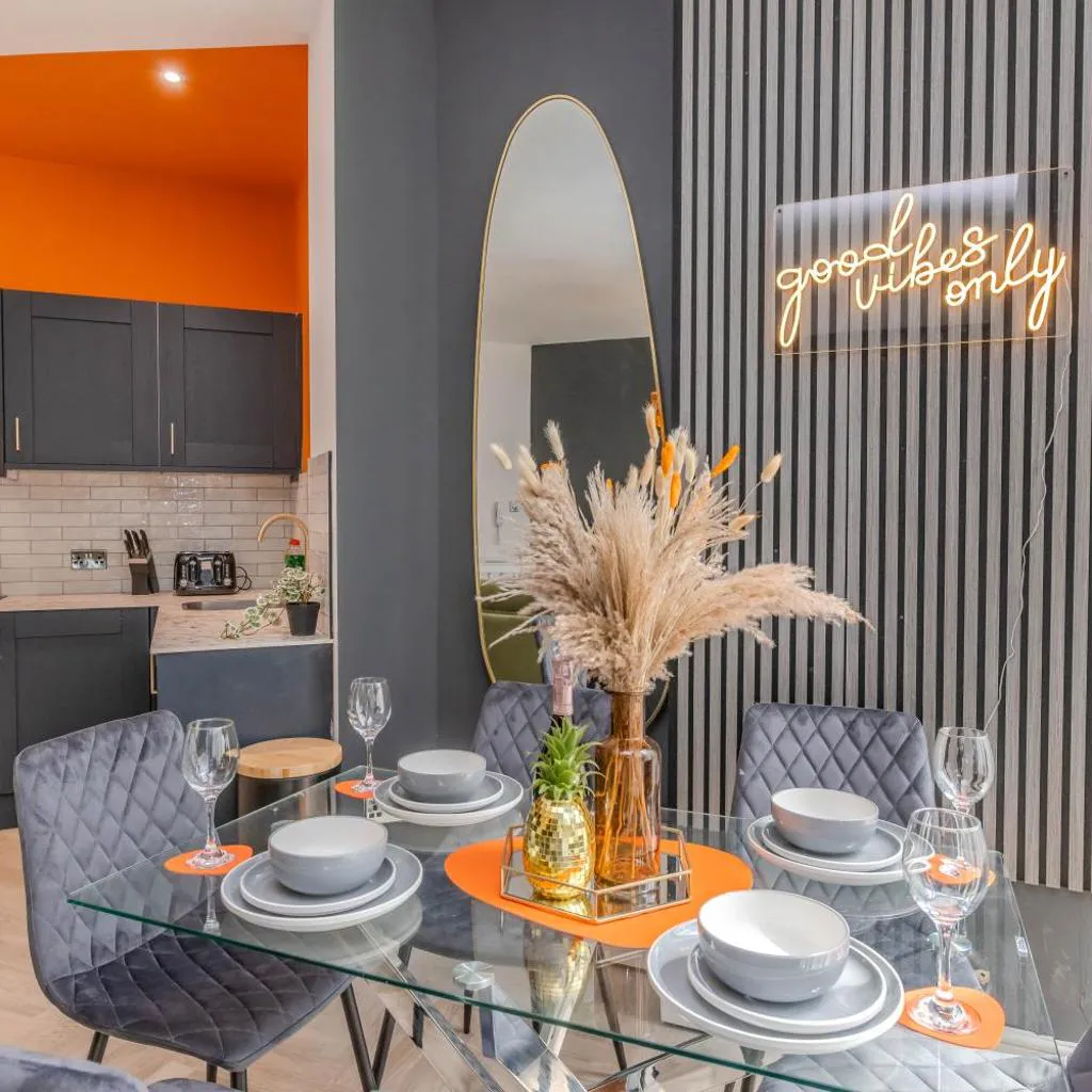 Photograph of Beautiful Central Pad I Three Bedrooms I 2 Bathroom I Next to Brighton Beach I SLP 10