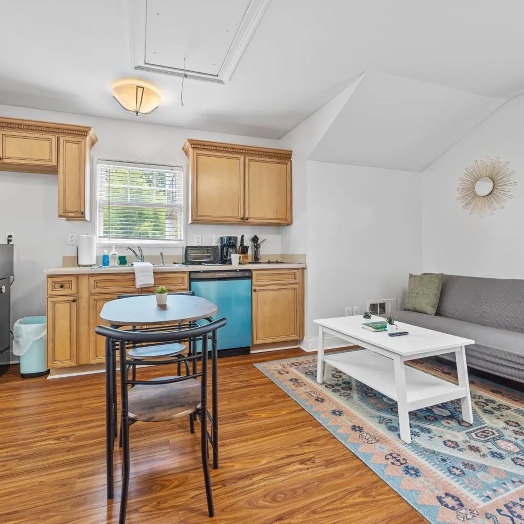 Photograph of Studio Across Atlantic Station and 80 Walkscore