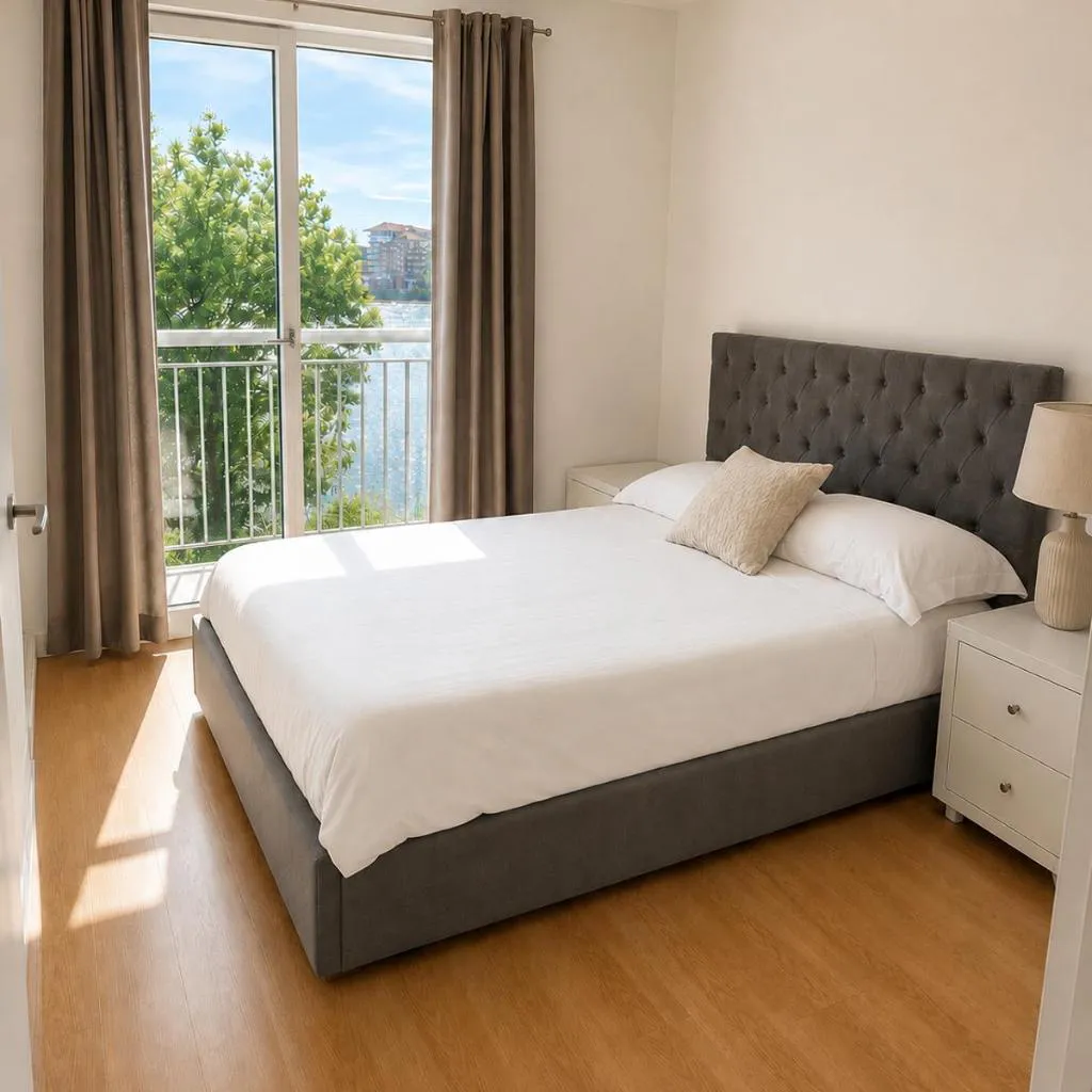 Photograph of Canary Wharf Riverside Apartment with Balcony