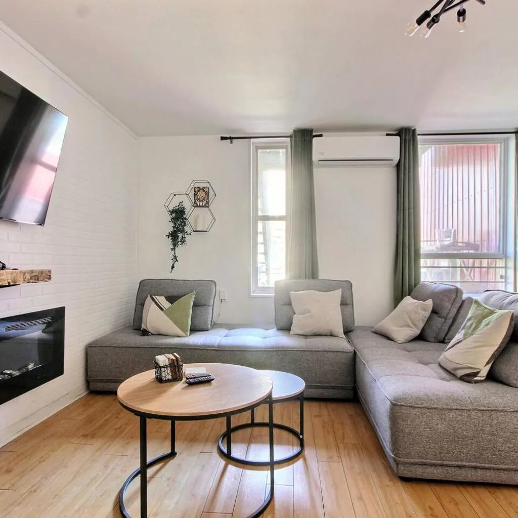 Photograph of 1CH KING Bed Fireplace Wi-Fi Kitchen