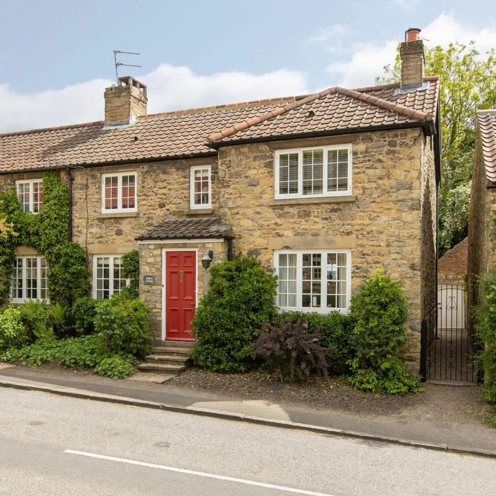 Photograph of Robins Cottage