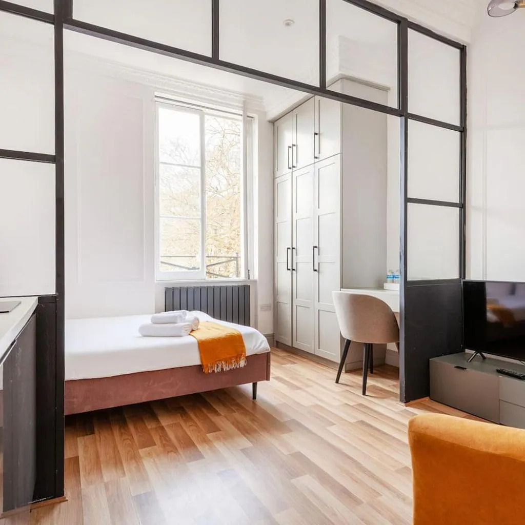 Photograph of Cosy studio next to Paddington St - 15