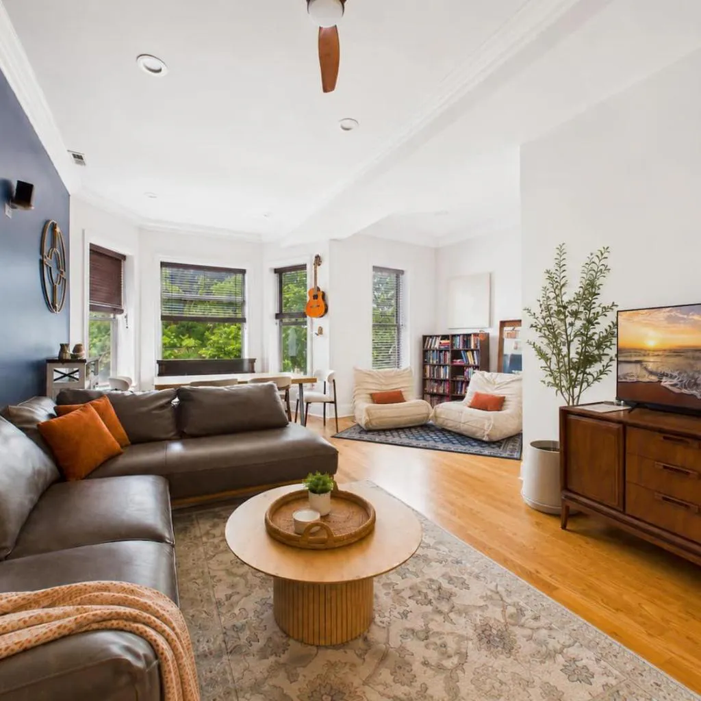 Photograph of Spacious 3BR Near Hyde Park Garage Pets