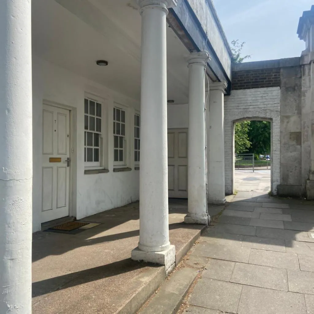 Photograph of Listed building close to River Thames