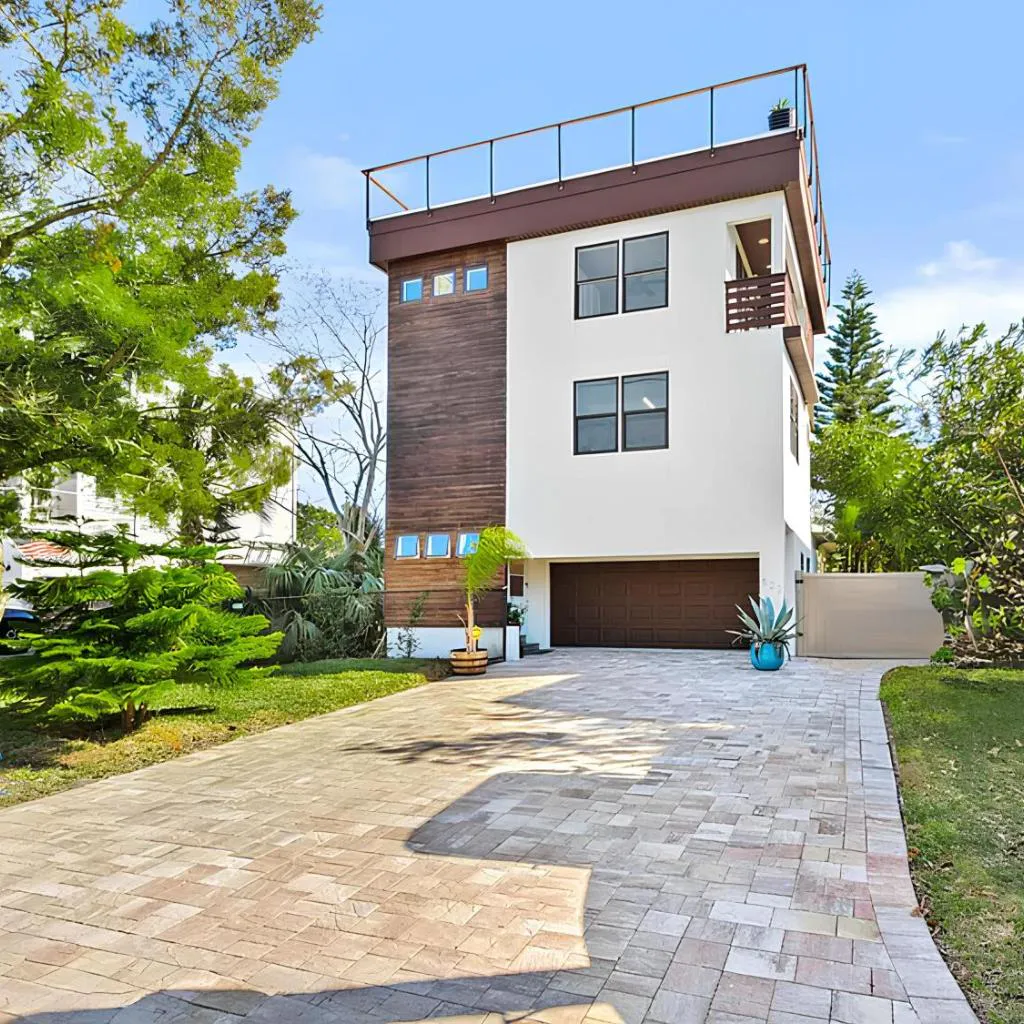 Photograph of The Look-Out Private Rooftop 5 Minutes to the Beach & DownTown