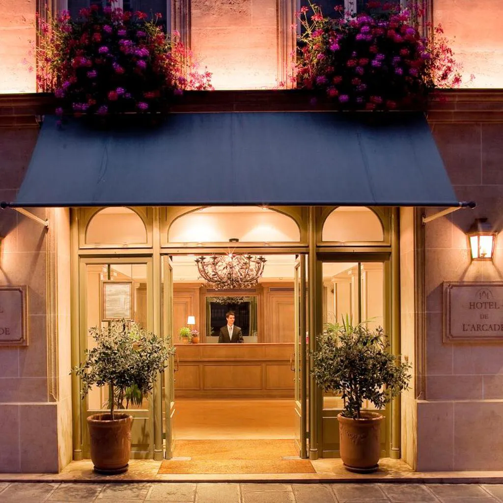 Photograph of Hôtel De l'Arcade