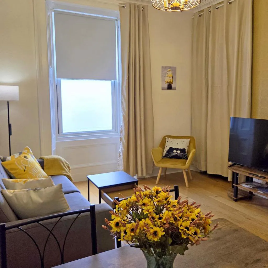 Photograph of Lovely Immaculate Flat by Edinburgh Meadows