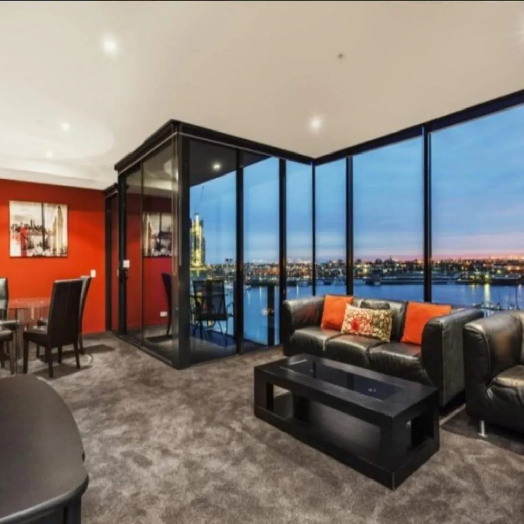 Photograph of Lovely waterfront condo with swimming pool and gym in the heart of Docklands