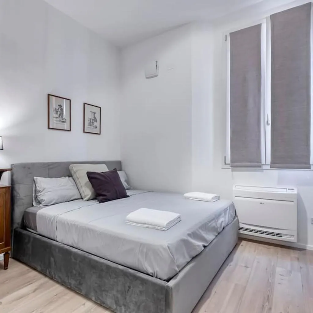 Photograph of Carbonara Palace 5 - Luxury Comfort under Medieval Towers
