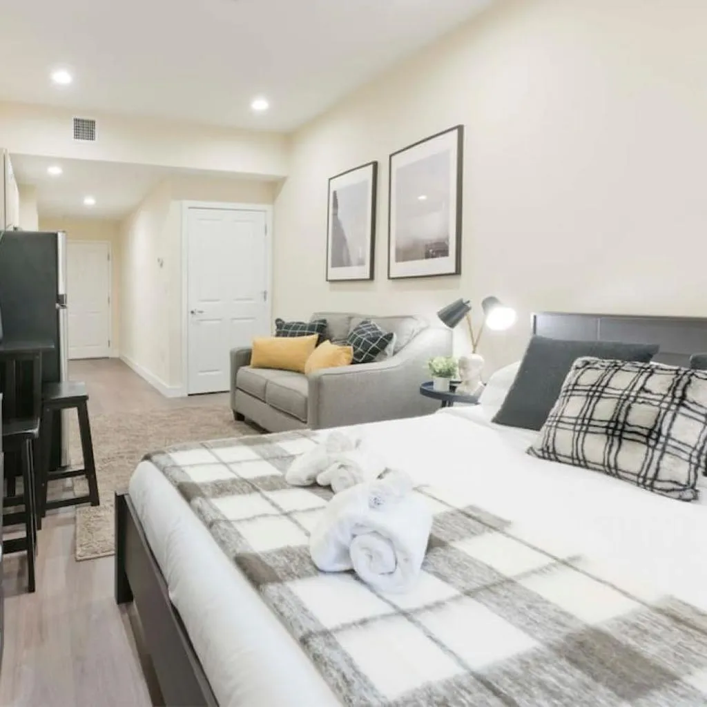 Photograph of Centrally Located Loft Walk Anywhere Pets OK
