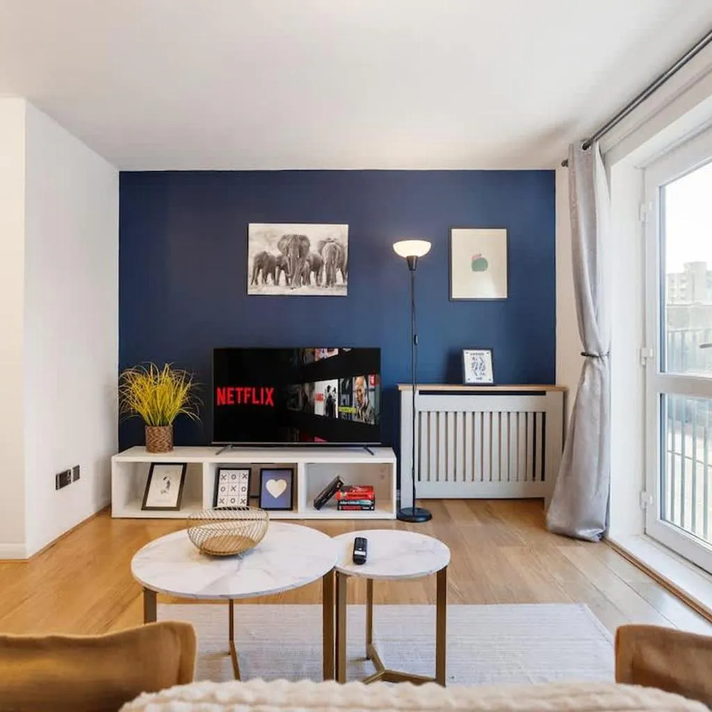 Photograph of Designer Flat 4Bed Flat by River - Free Parking
