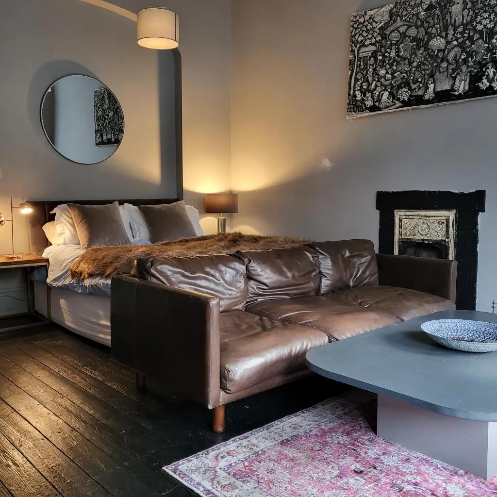 Photograph of 10 Large Elegant Studio - Prime Location - Comfortable - Private