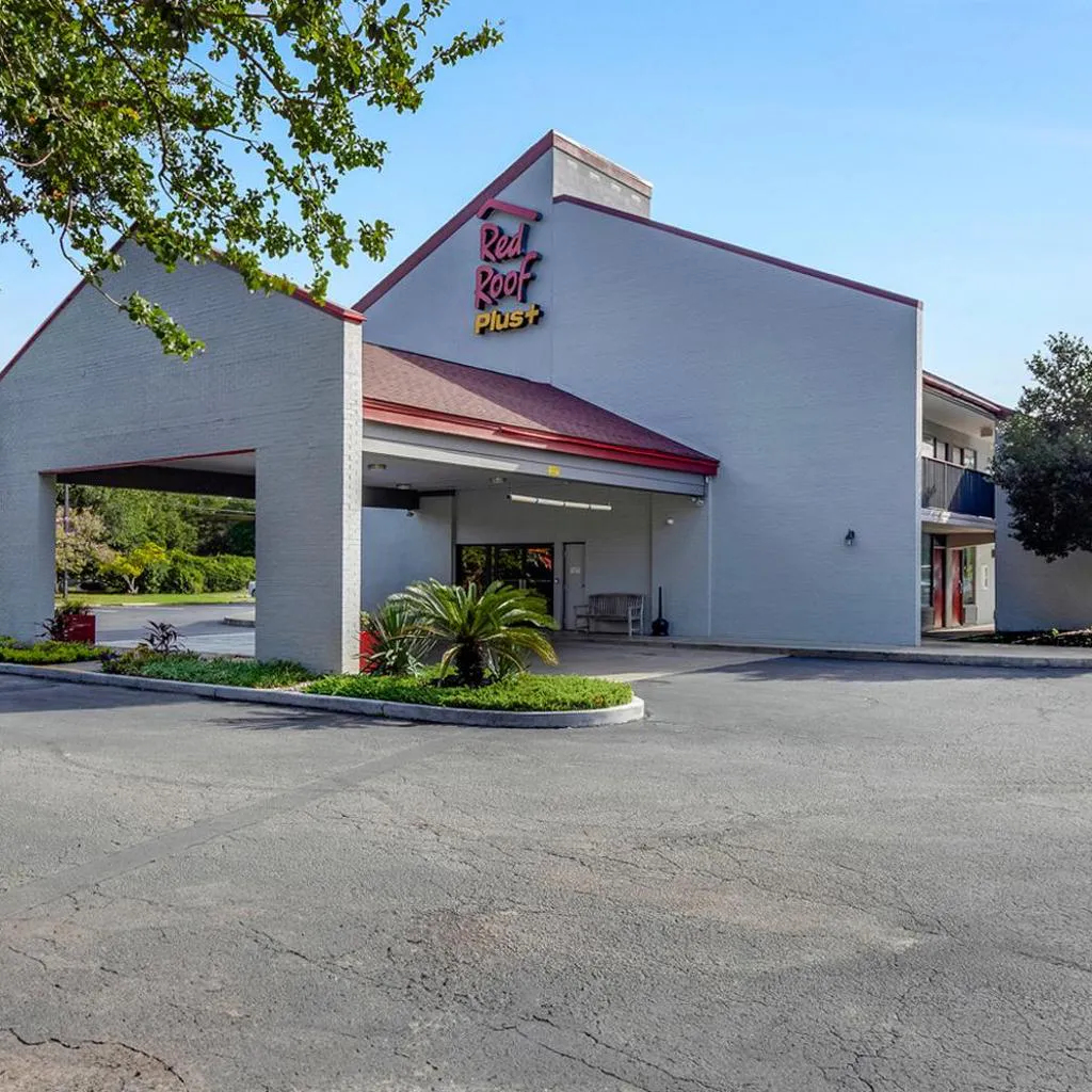 Photograph of Red Roof Inn PLUS+ Mt Pleasant - Patriots Point