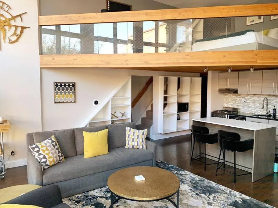 Photograph of Lincoln Park Light-Filled Loft