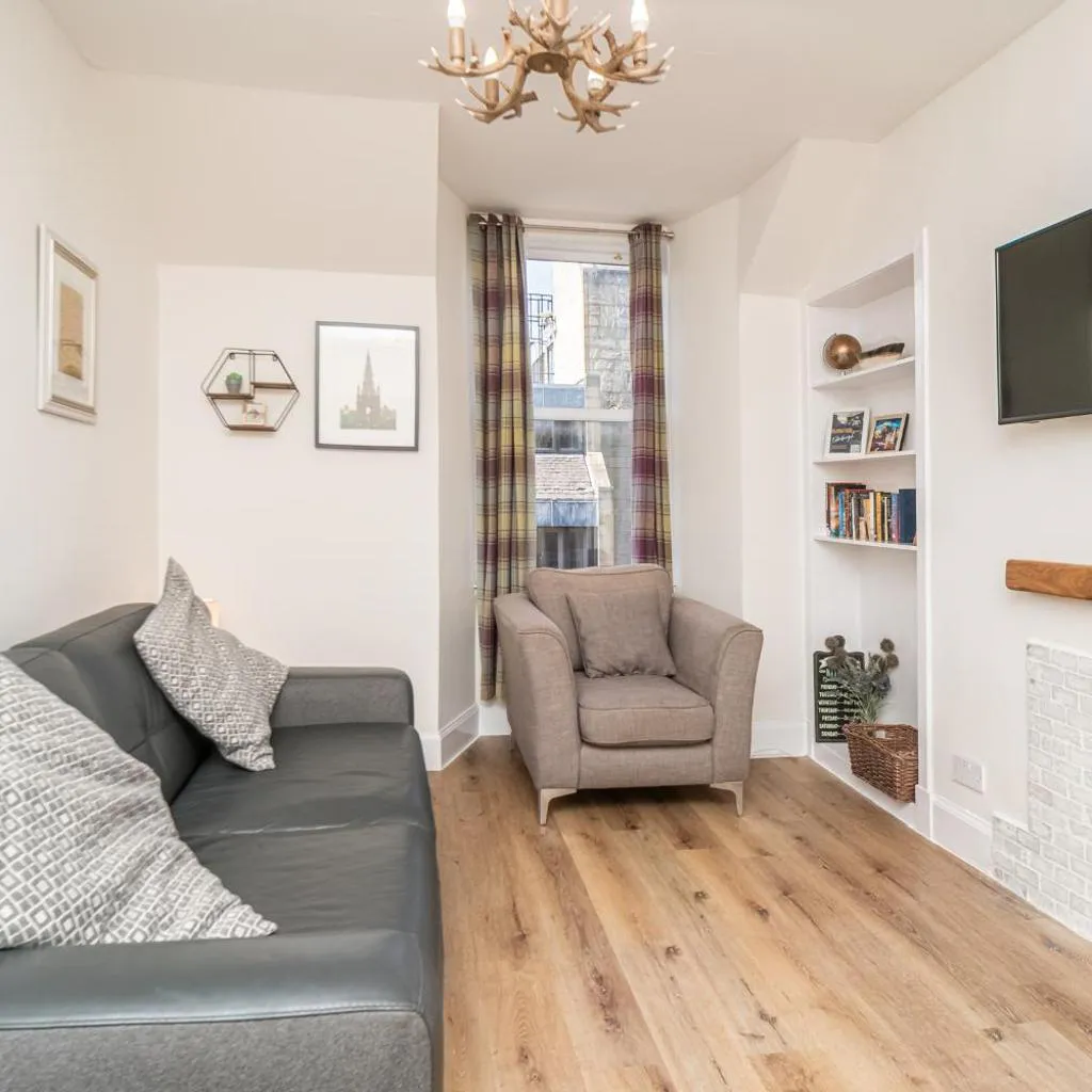 Photograph of Cosy Flat in Historic Old Town - Pass the Keys
