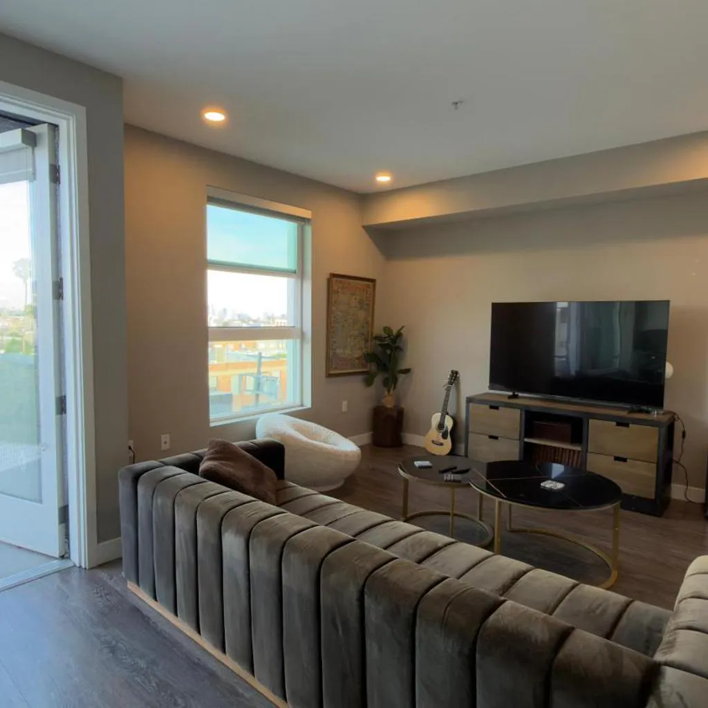 Photograph of Luxury 2 bdrm Hollywood sign view