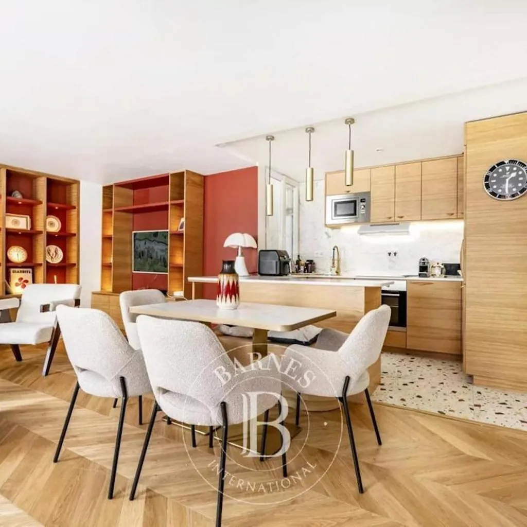 Photograph of Suite Parisienne d'Exception - Champs-Élysées