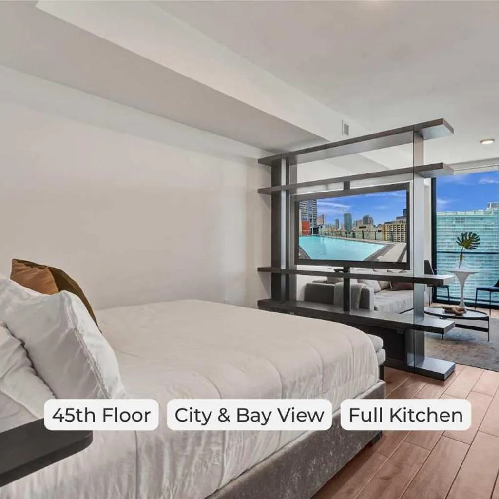 Photograph of Lux Miami Studio City and Bay Views 4506