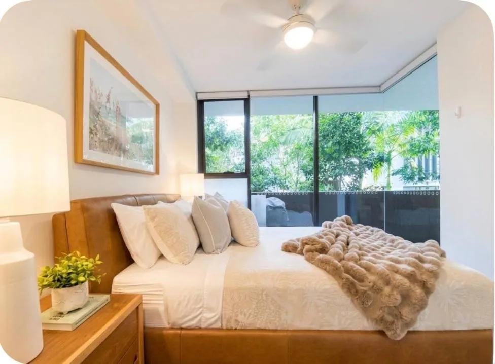 Photograph of Luxe Retreat - Airport 13 mins, Free Parking, Train, Bus, Shops & Parks Nearby