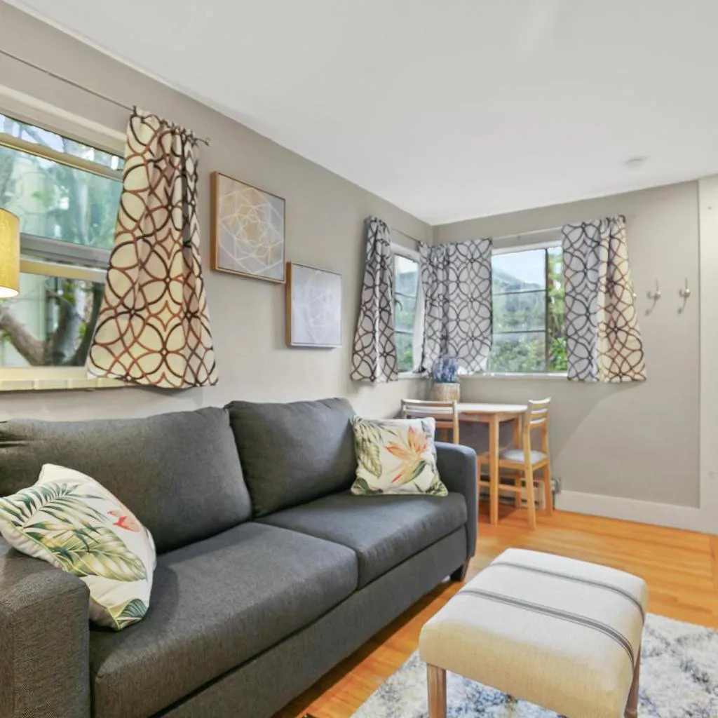 Photograph of 1147 Vine St