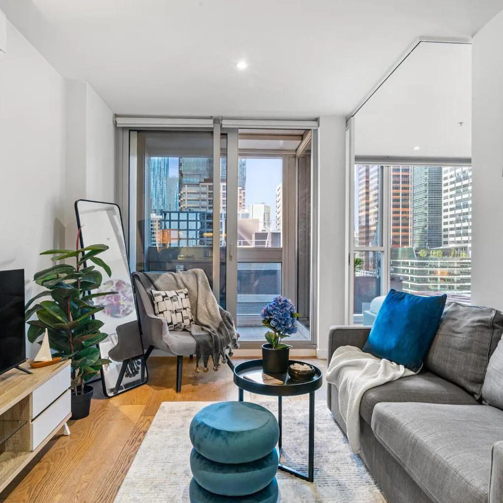 Photograph of F1 Grand Prix Melbourne CBD 2 Bedroom Apartment with Pool Gym and City Views