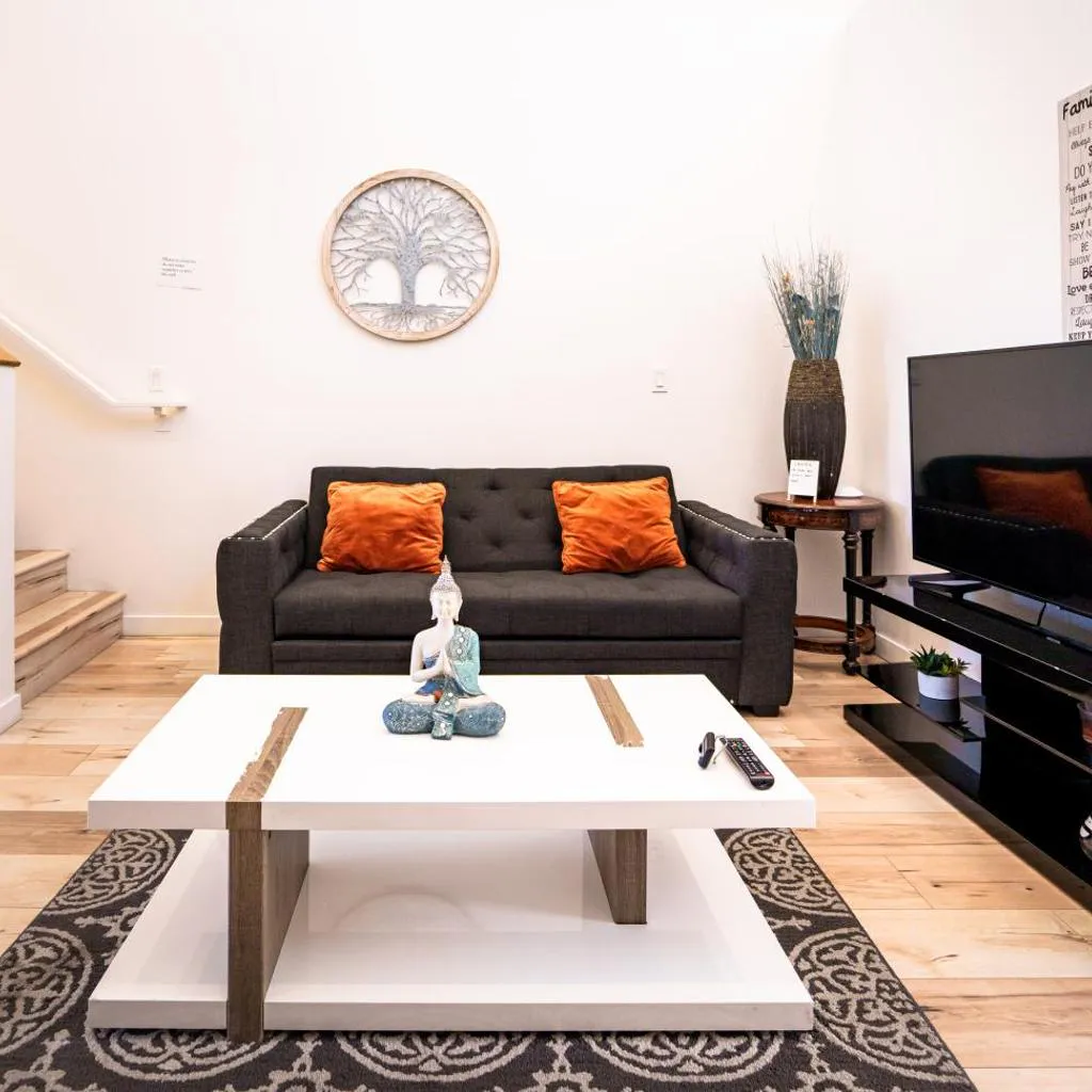 Photograph of Modern 1-Bedroom Hollywood Loft with Free Private Parking