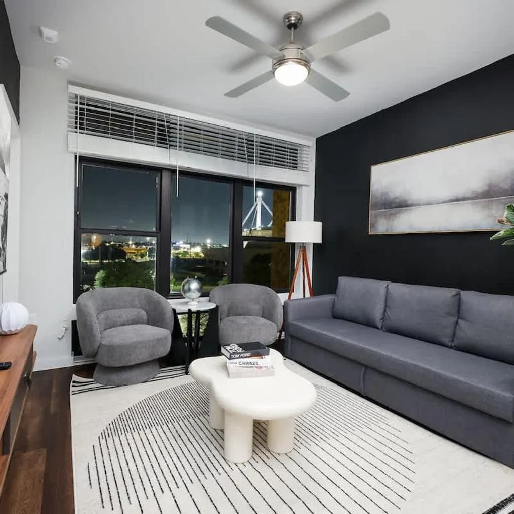 Photograph of 1BR Escape w Pool&Parking, Near Rvrwlk & Conv Ctr