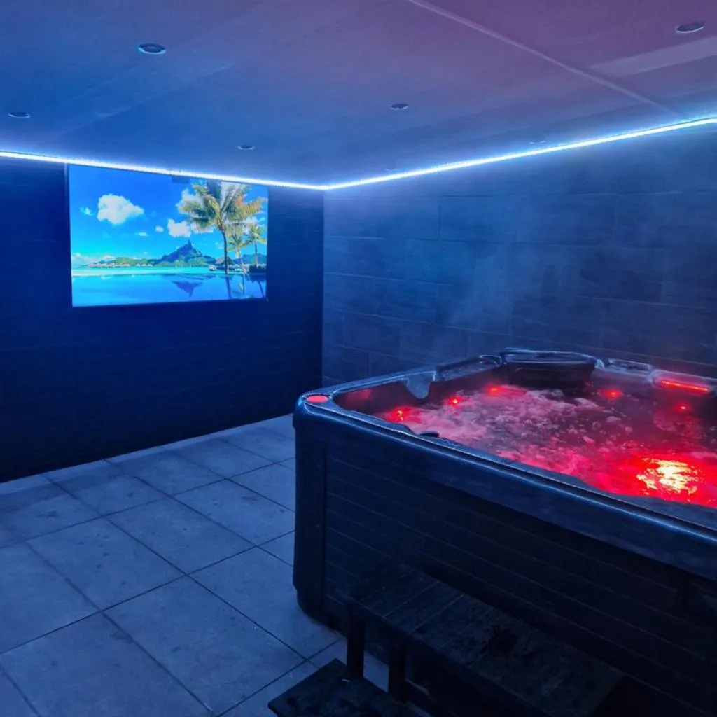 Photograph of Short Stopzzz & Indoor Hot Tub