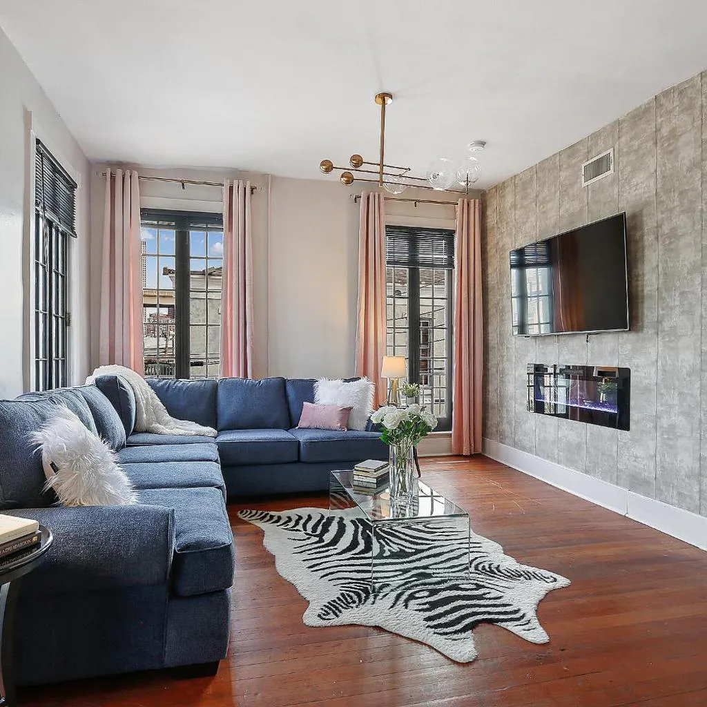 Photograph of St Charles-Mardi Gras 6BD Home