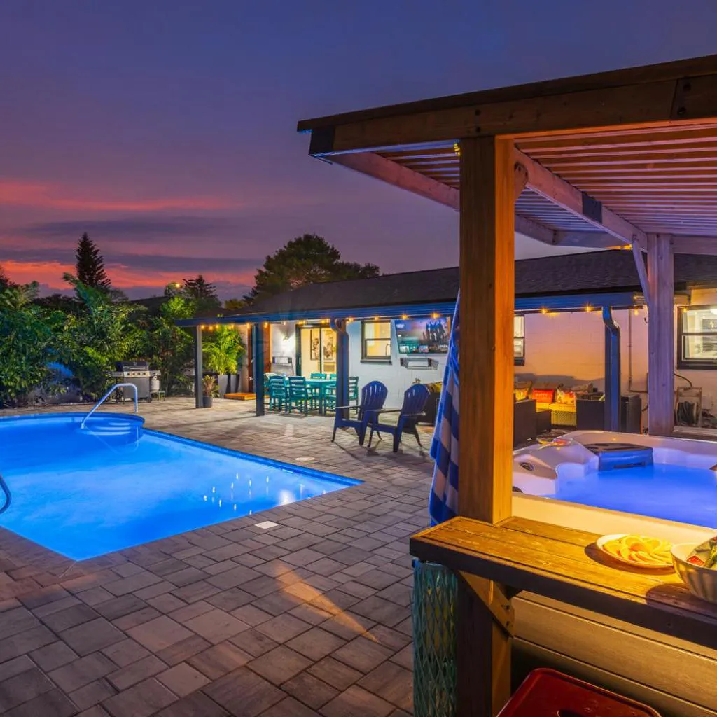 Photograph of Heated Pool Hot Tub Pickleball South Tampa