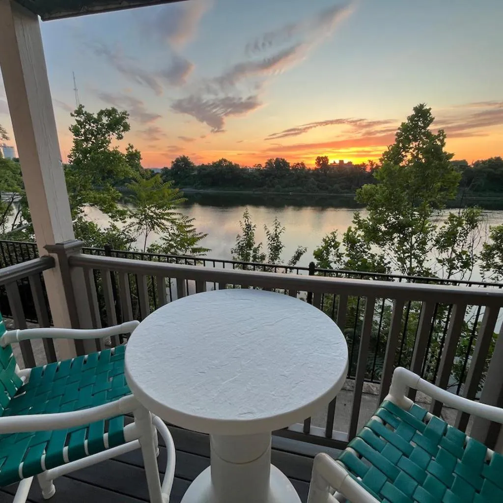 Photograph of Riverside Rhythm! Waterfront & walk to Broadway!