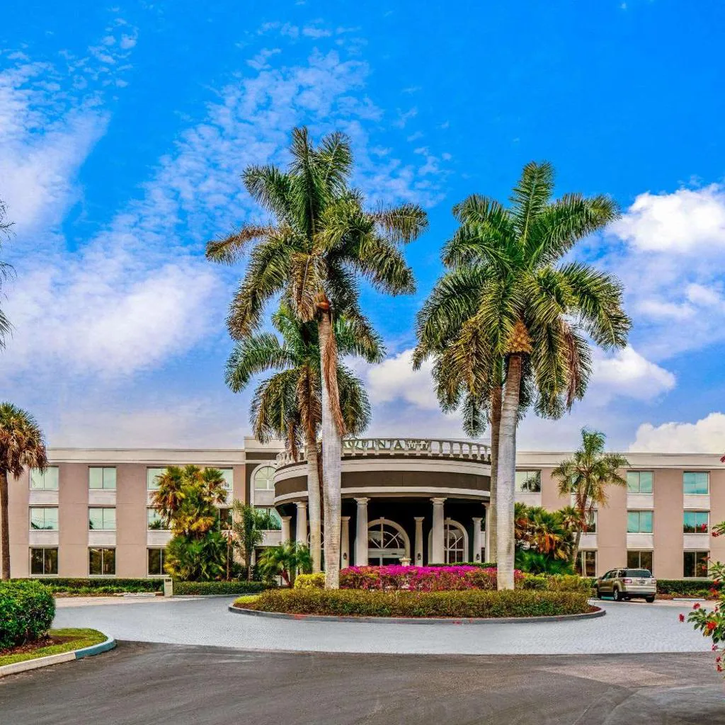 Photograph of La Quinta by Wyndham Naples Downtown