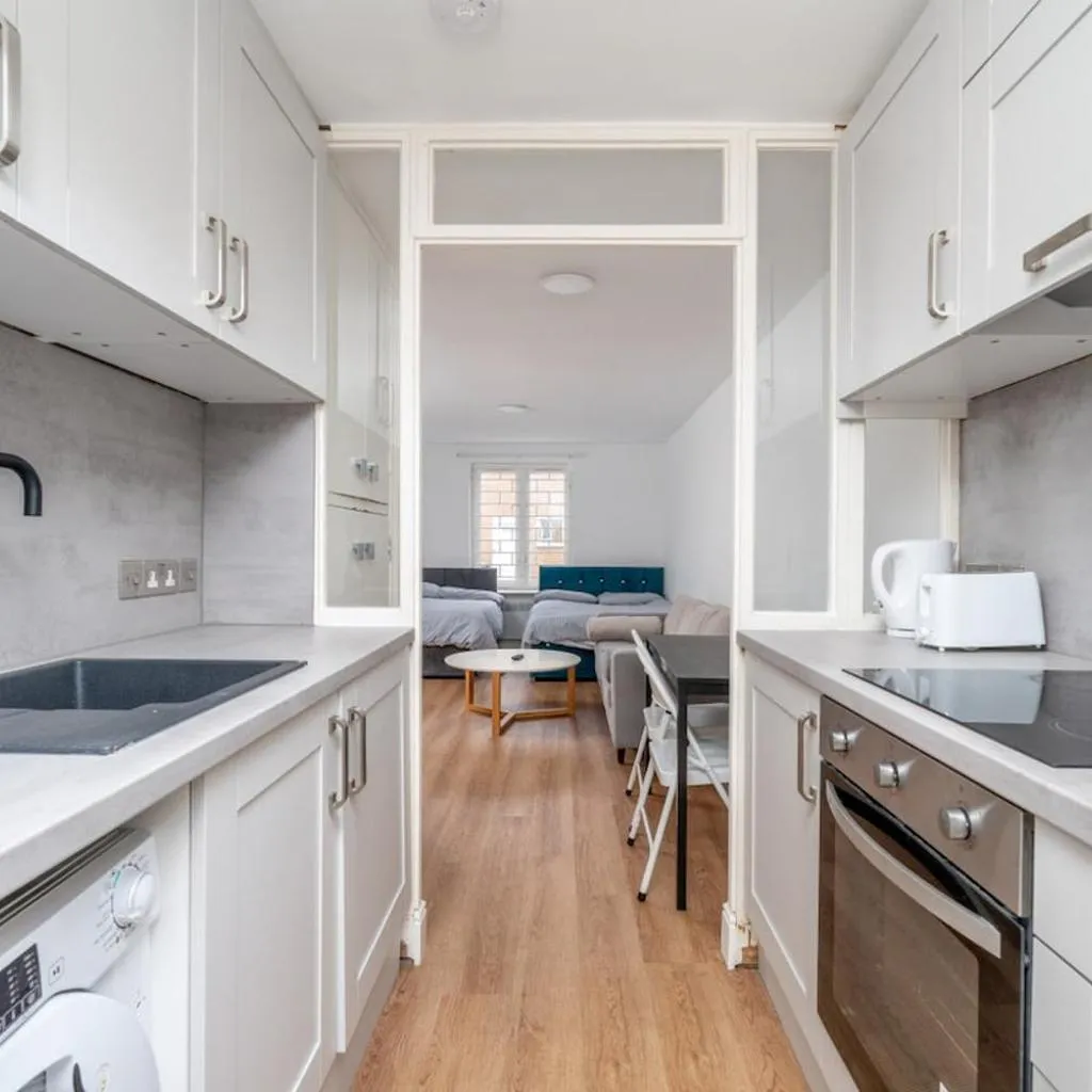Photograph of 2 Studios Brixton 4 Double Beds 2 Bathrooms Garden